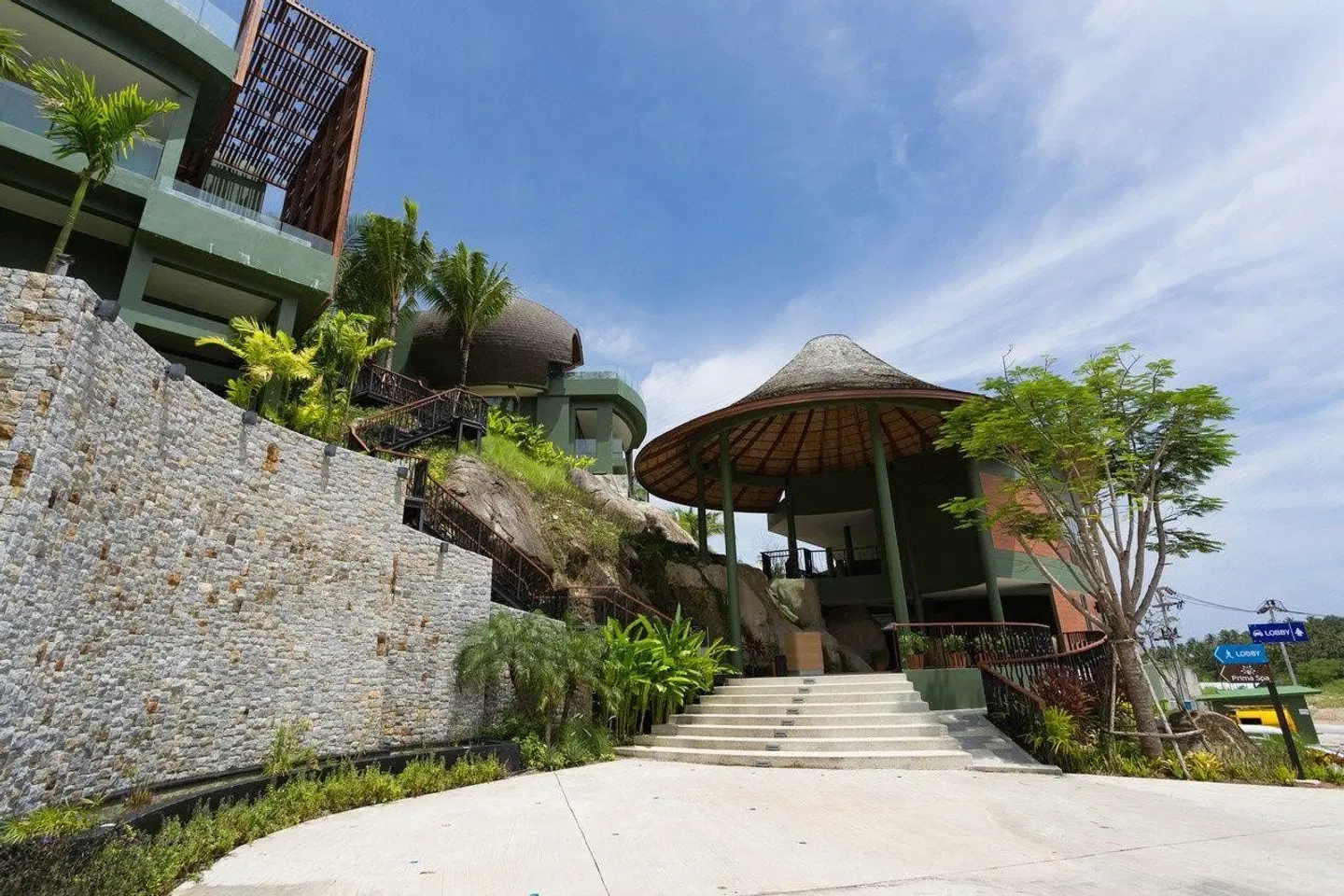 Crest Resort & Pool Villas Garten