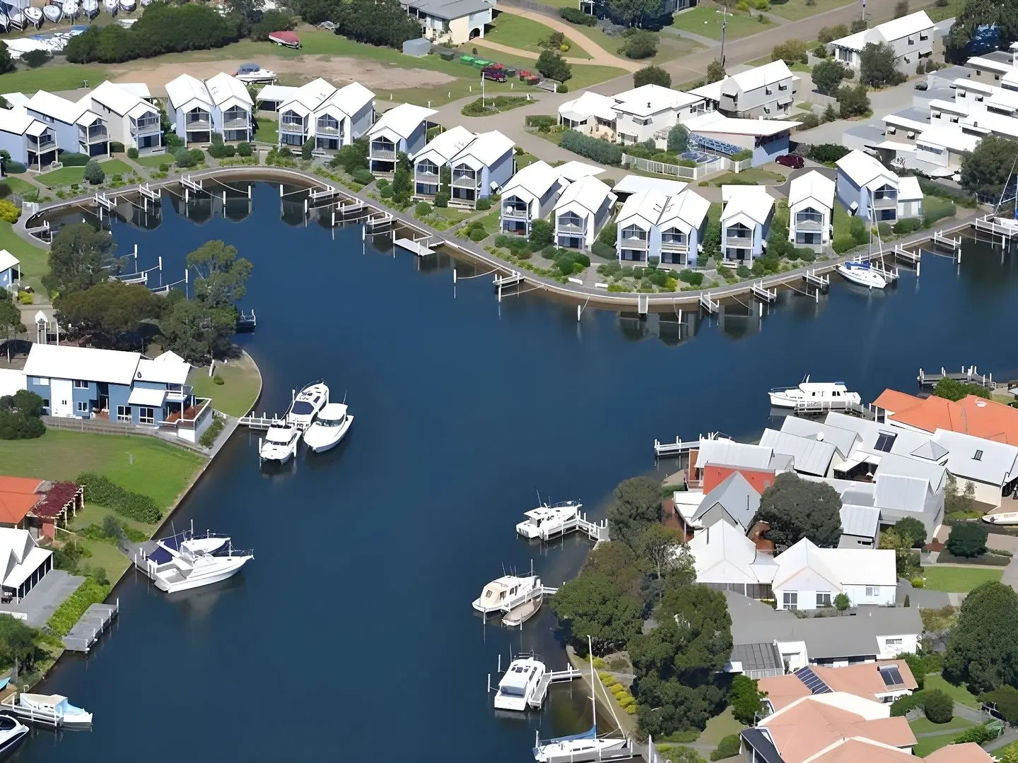 Captains Cove Waterfront Apartments OUTDOOR_POOL
