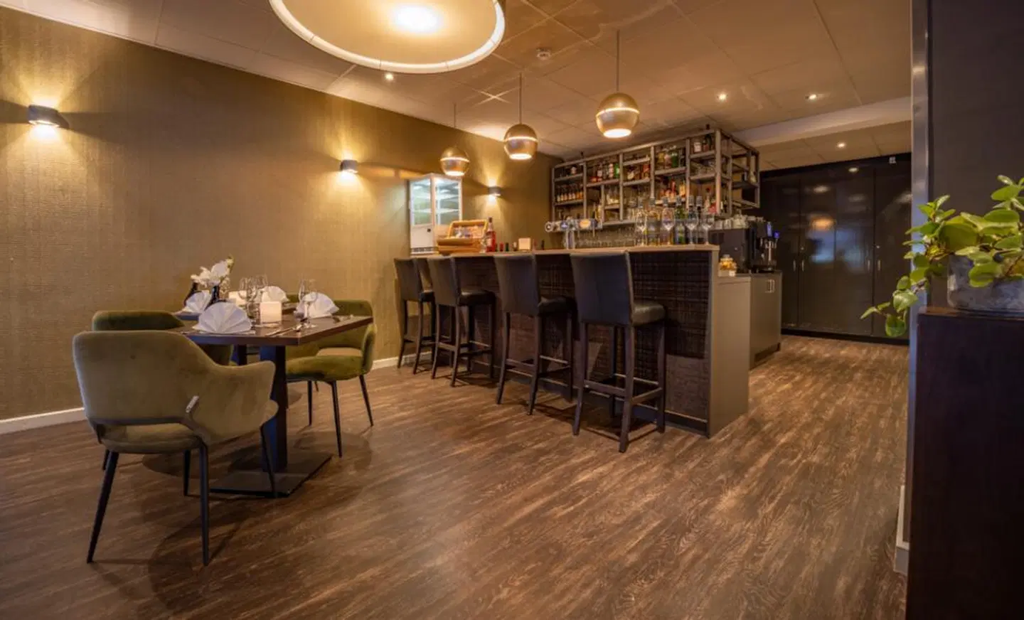 Fletcher Valkenburg Bar