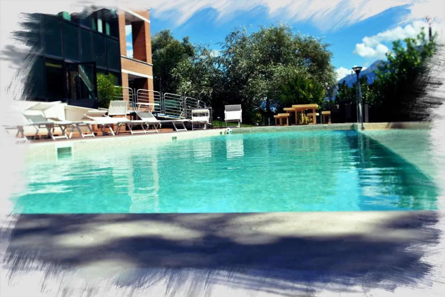 Hostellerie Du Cheval Blanc OUTDOOR_POOL