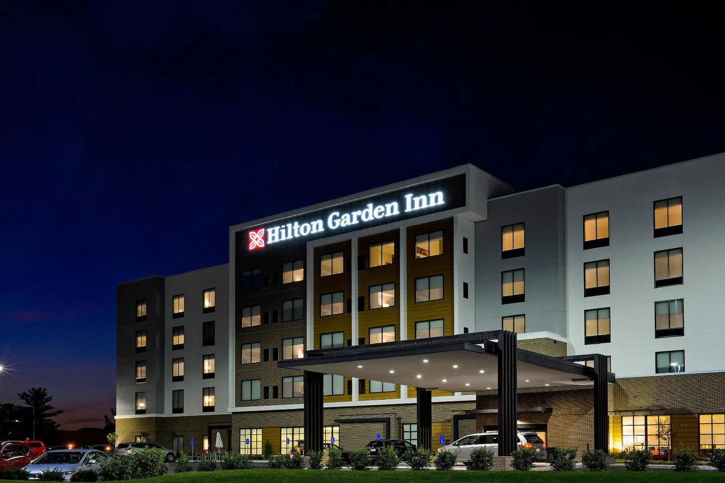 Hilton Garden Inn Louisville Mall of St. Matthews EXTERIOR