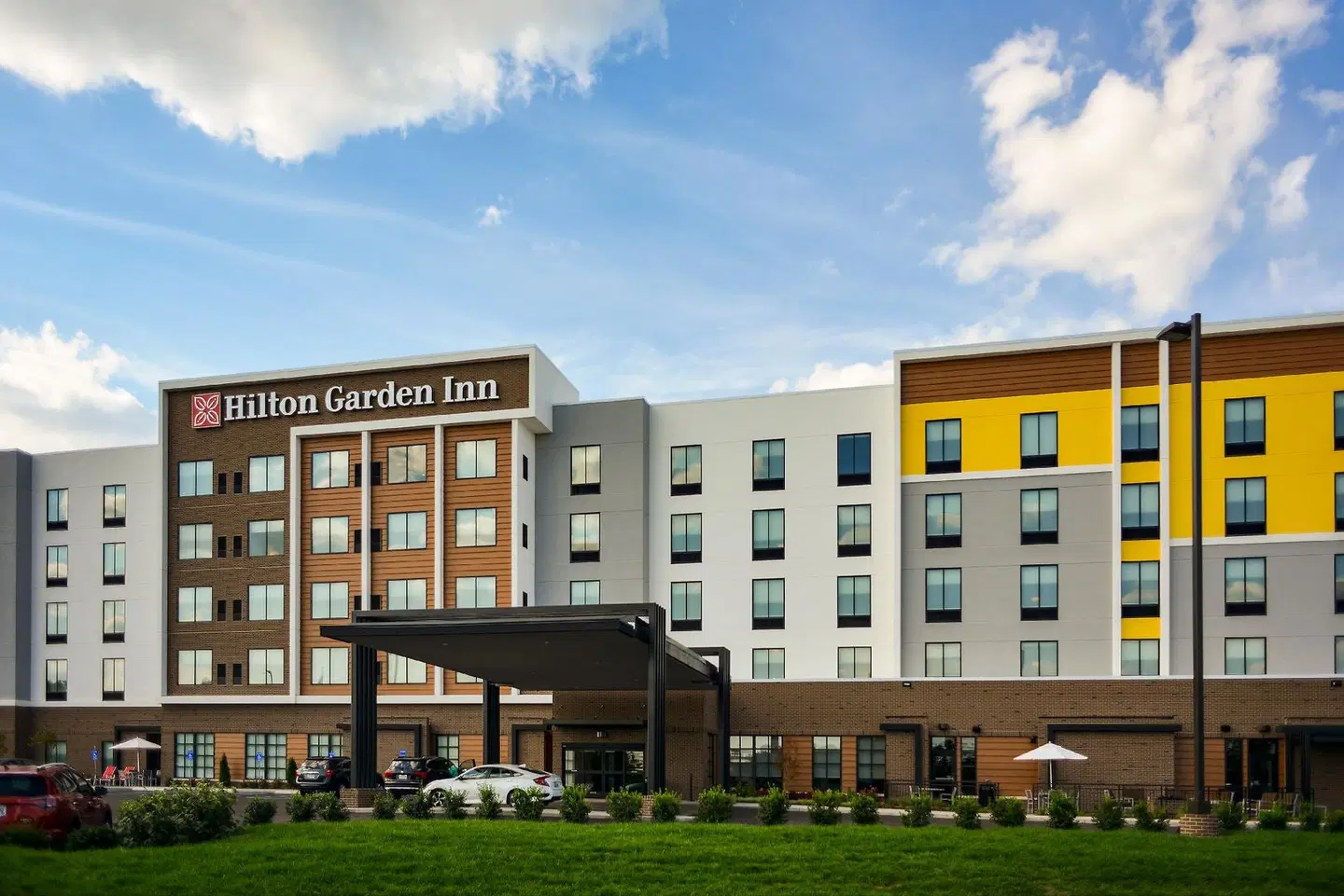 Hilton Garden Inn Louisville Mall of St. Matthews EXTERIOR