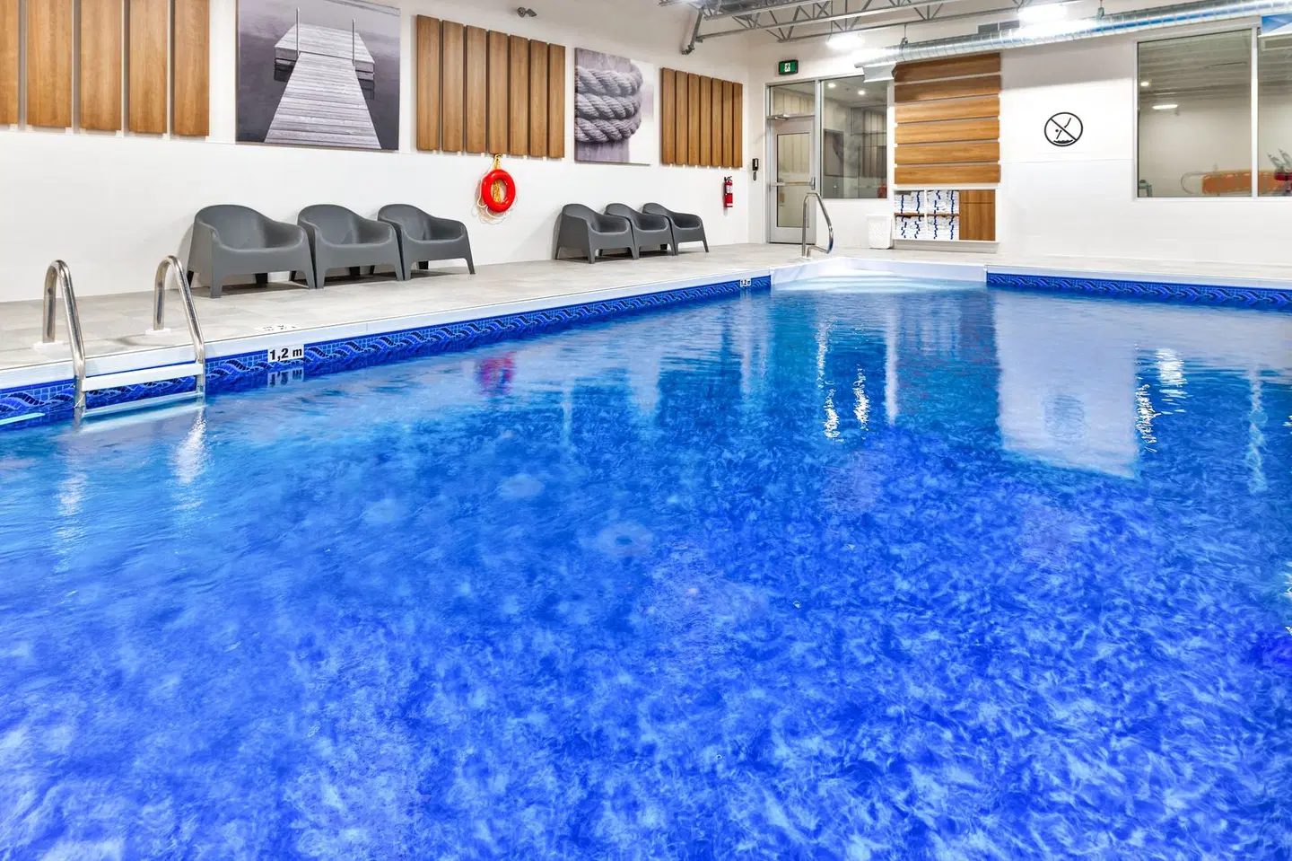 Holiday Inn Express & Suites Trois-Rivieres Ouest by IHG Hallenbad