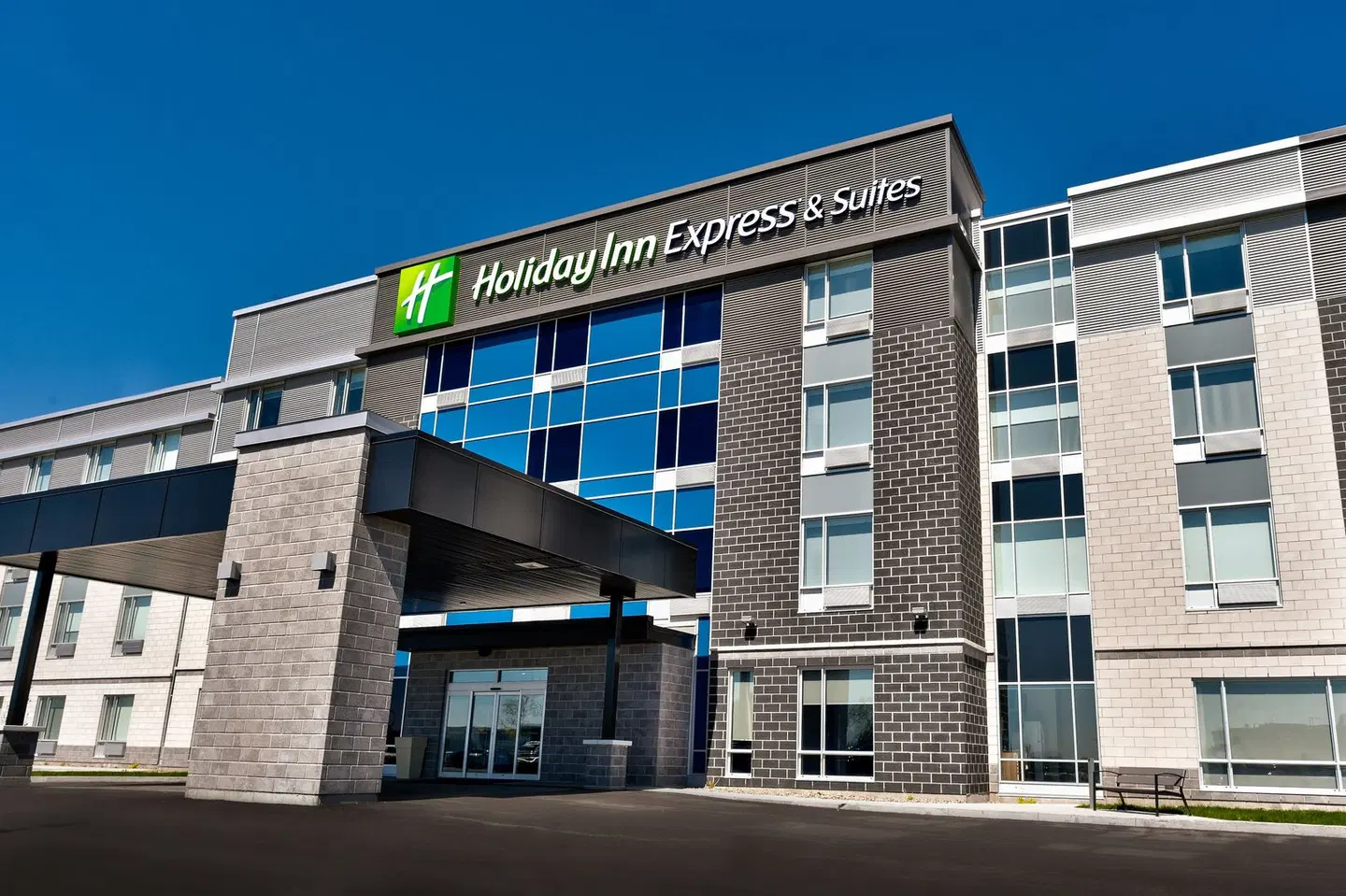 Holiday Inn Express & Suites Trois-Rivieres Ouest by IHG EXTERIOR