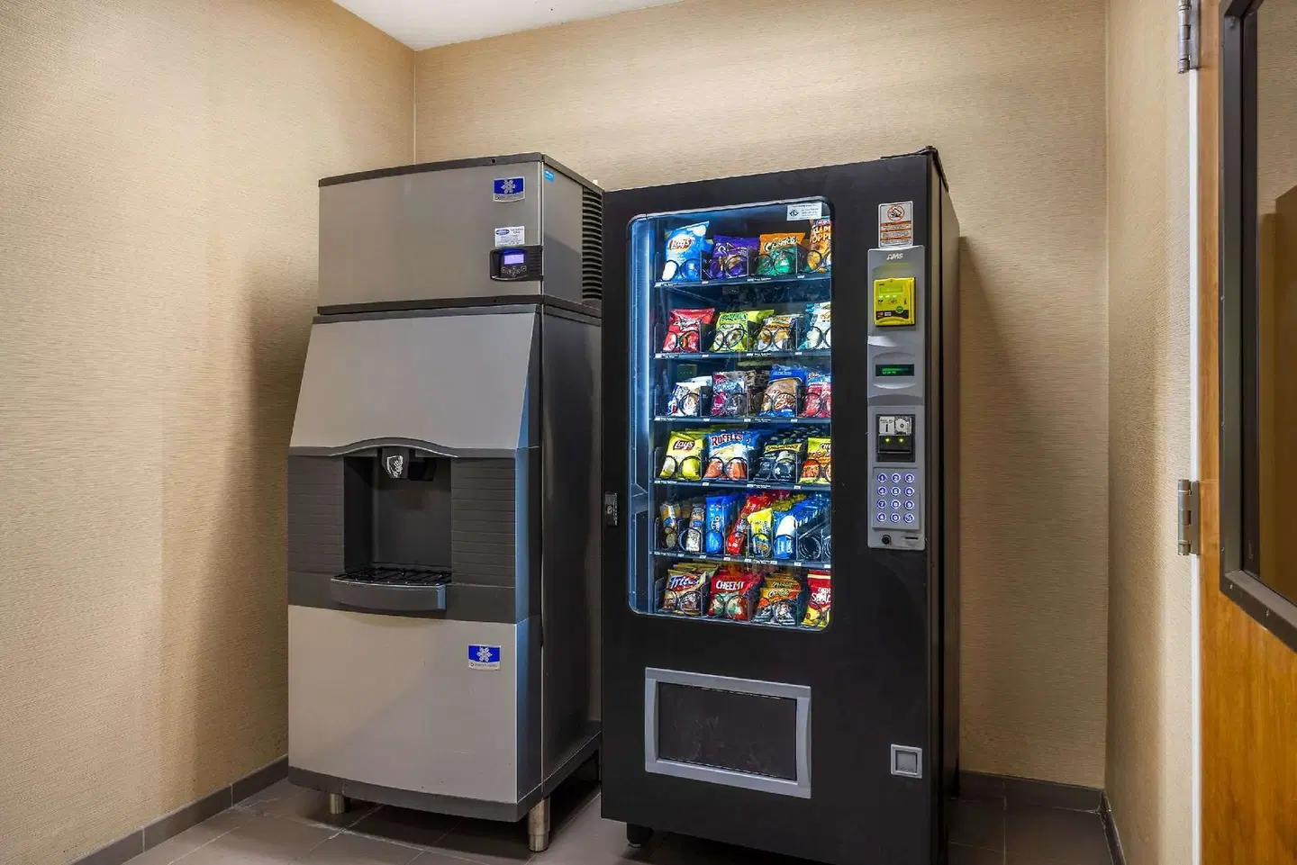 Comfort Inn & Suites at CrossPlex Village ROOM_EXAMPLE