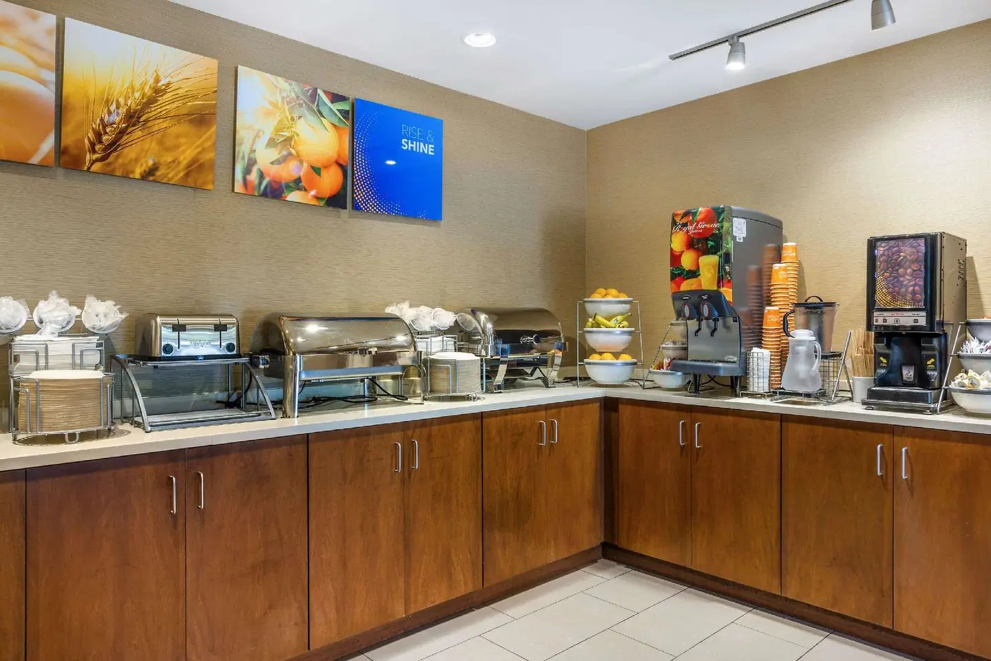 Comfort Inn & Suites at CrossPlex Village Restaurant