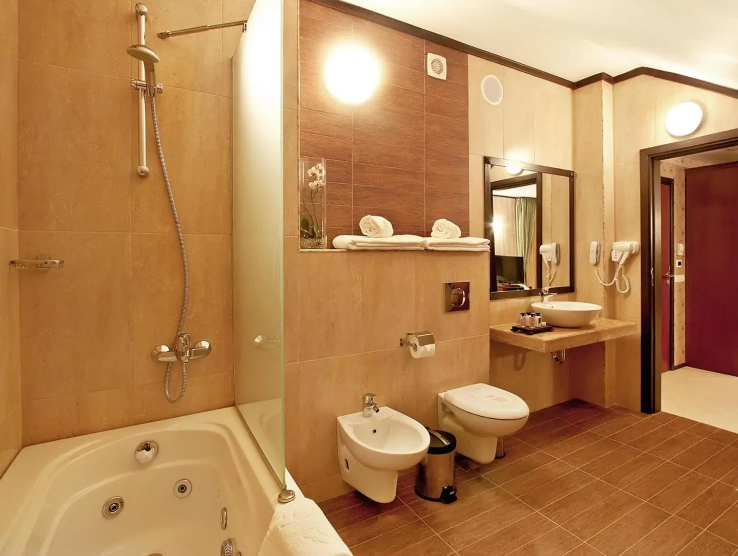 Best Western Plus Bristol Hotel Badezimmer