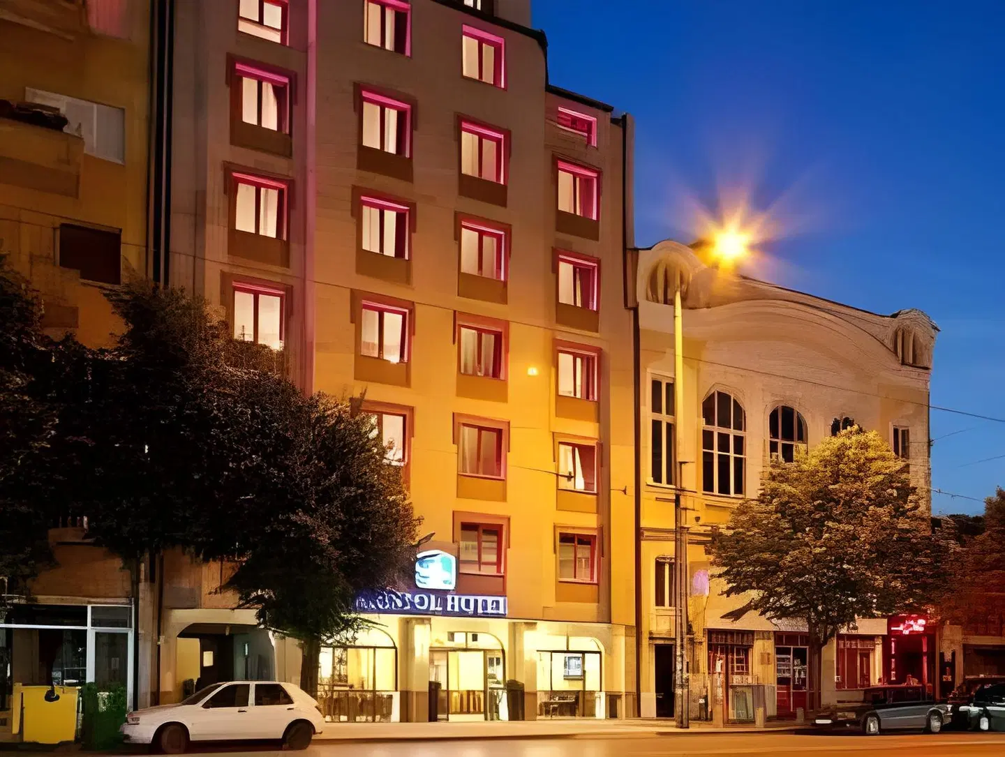 Best Western Plus Bristol Hotel EXTERIOR