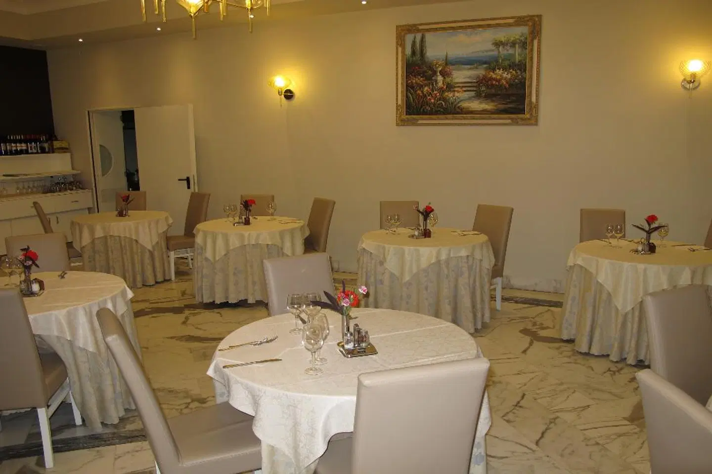 Club Restaurant