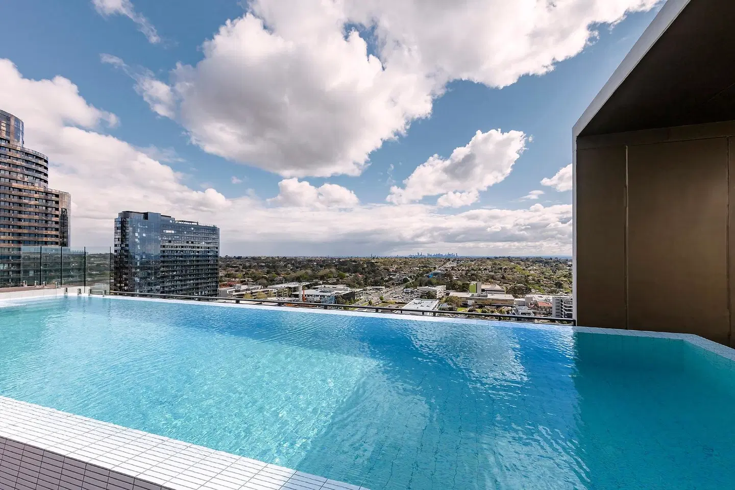 Avani Melbourne Box Hill Residences OUTDOOR_POOL
