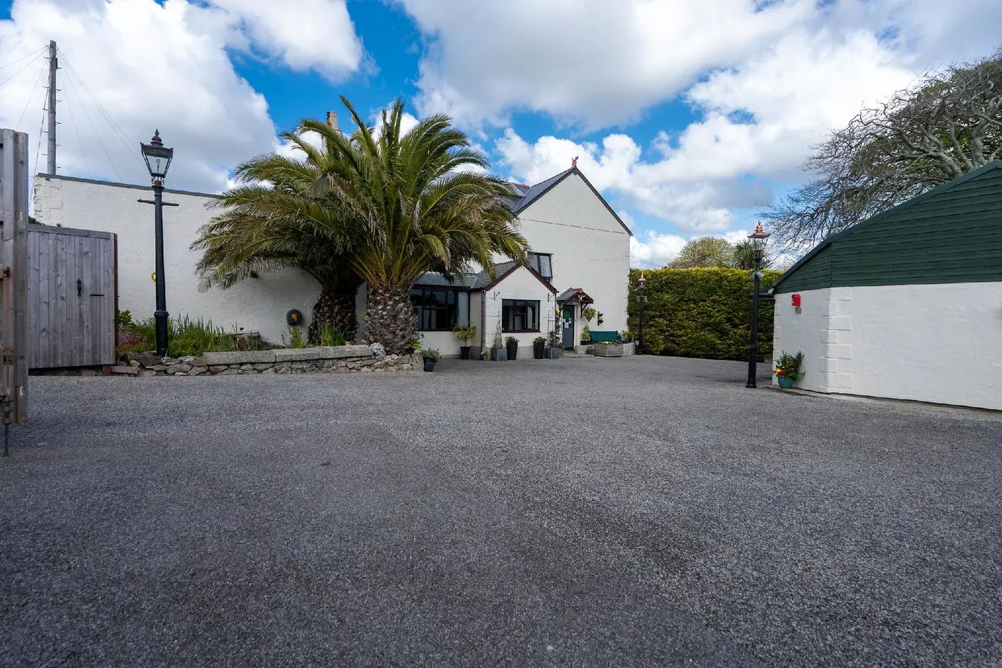 The Cedars B and B EXTERIOR
