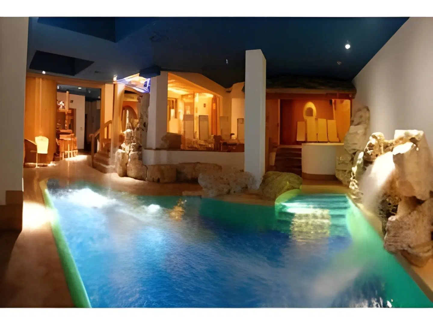Eco Wellness Hotel Notre Maison Hallenbad