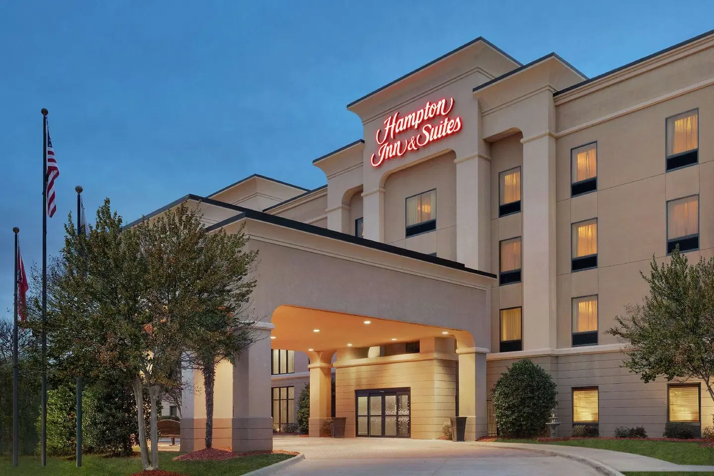 Hampton Inn & Suites Pine Bluff EXTERIOR