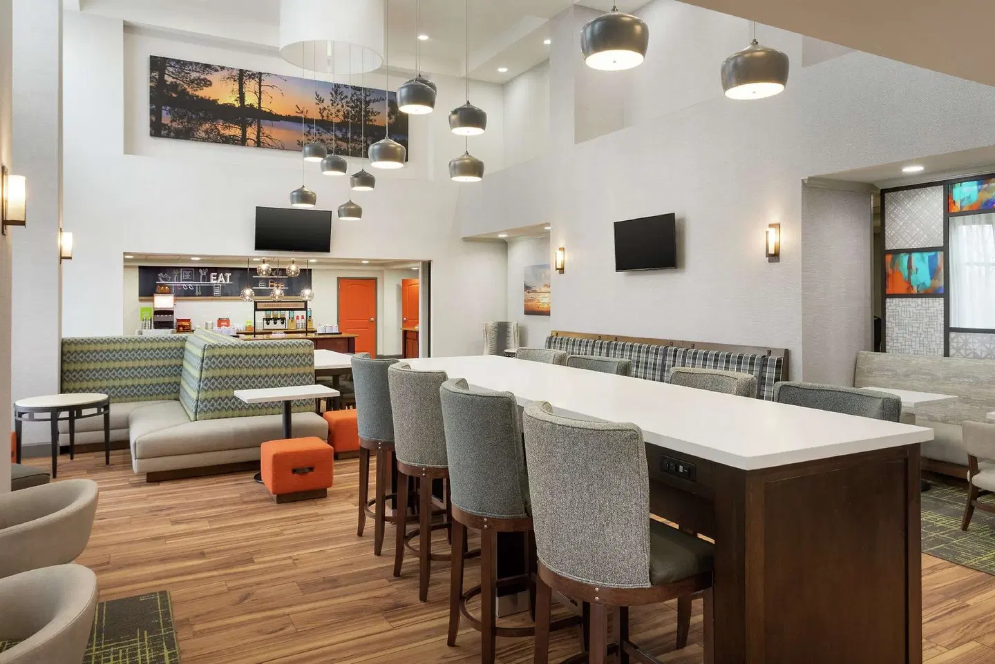 Hampton Inn & Suites Pine Bluff Bar