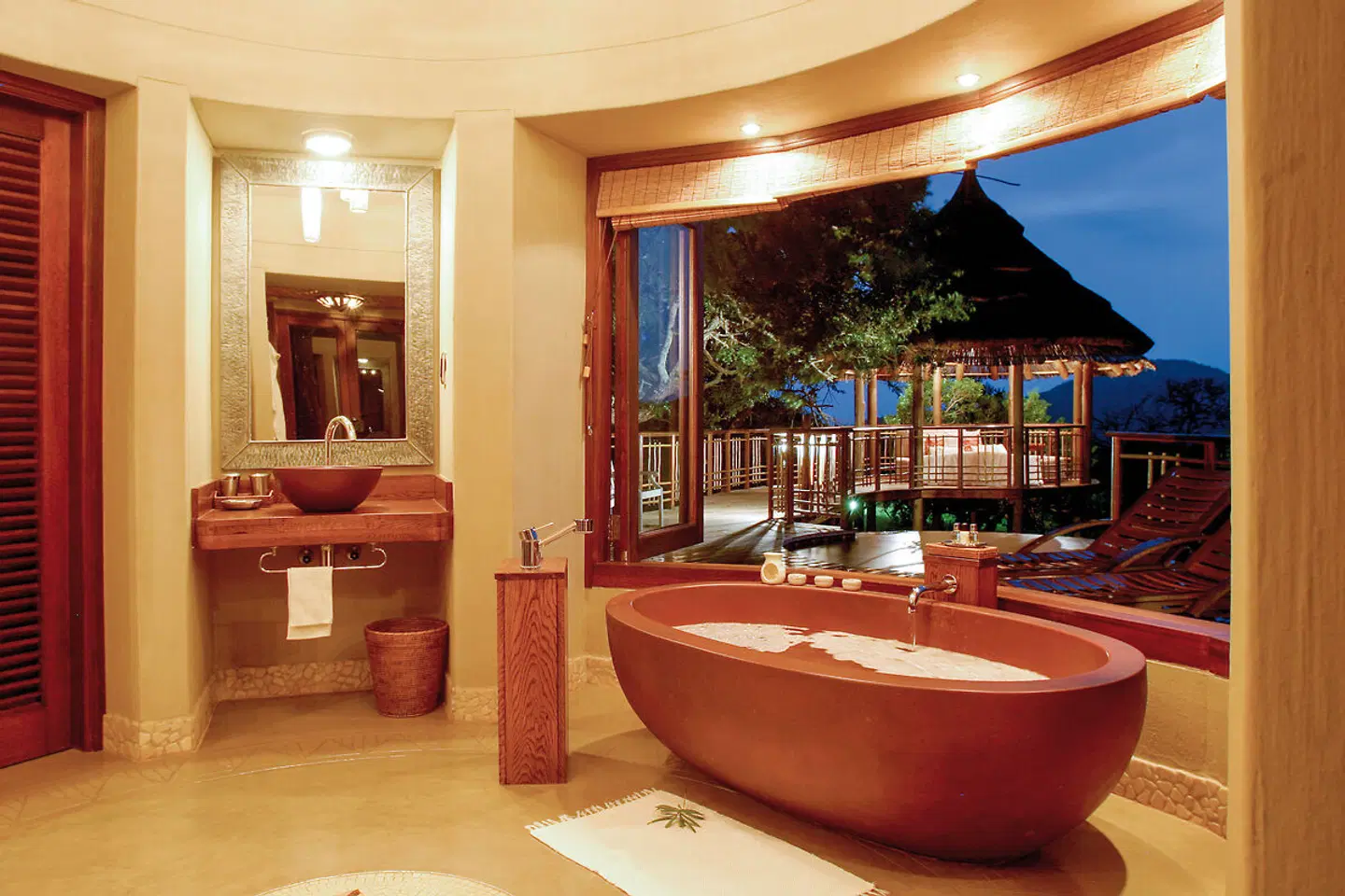 Thanda Safari Bar