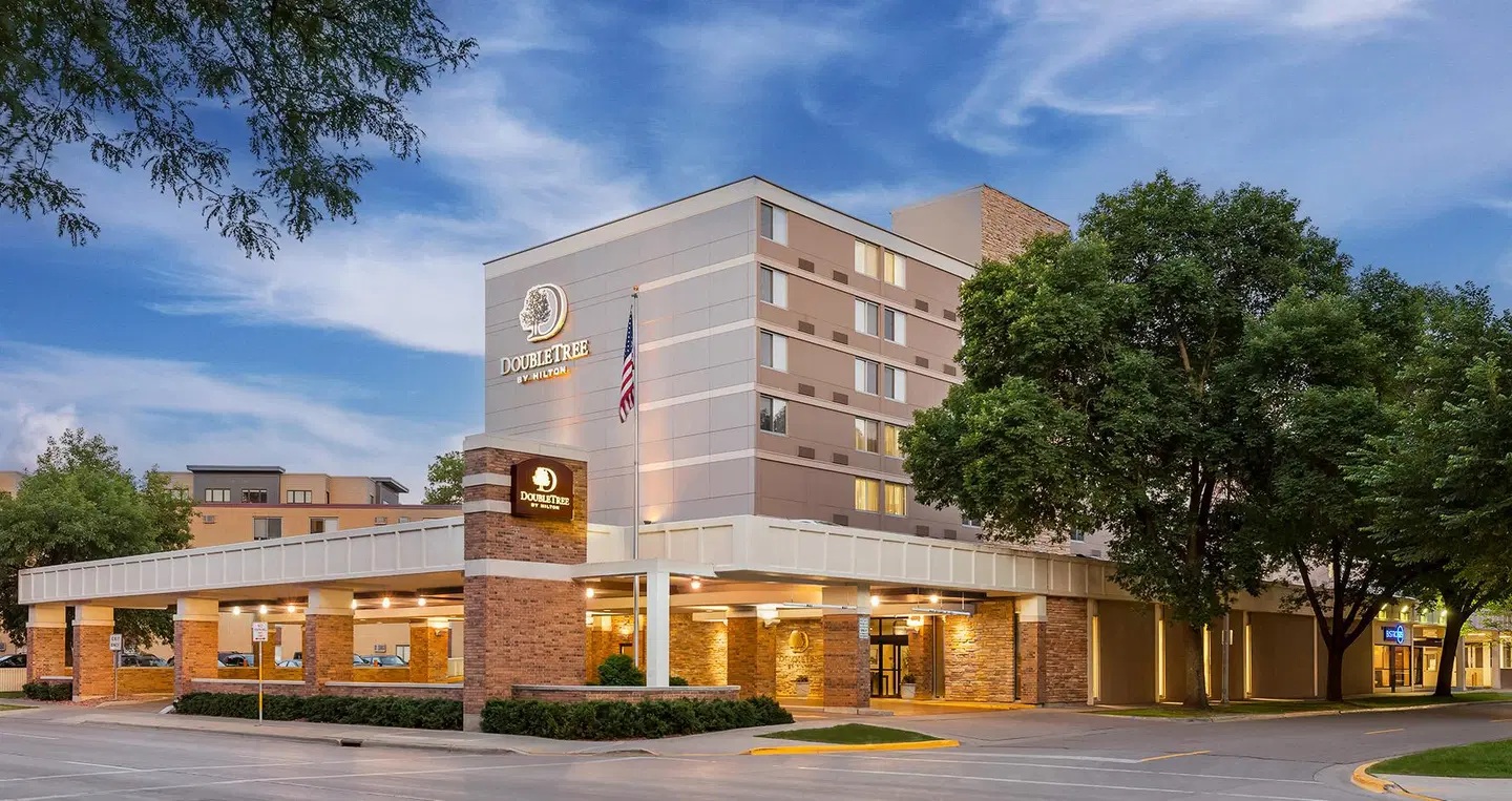 DoubleTree by Hilton Madison EXTERIOR