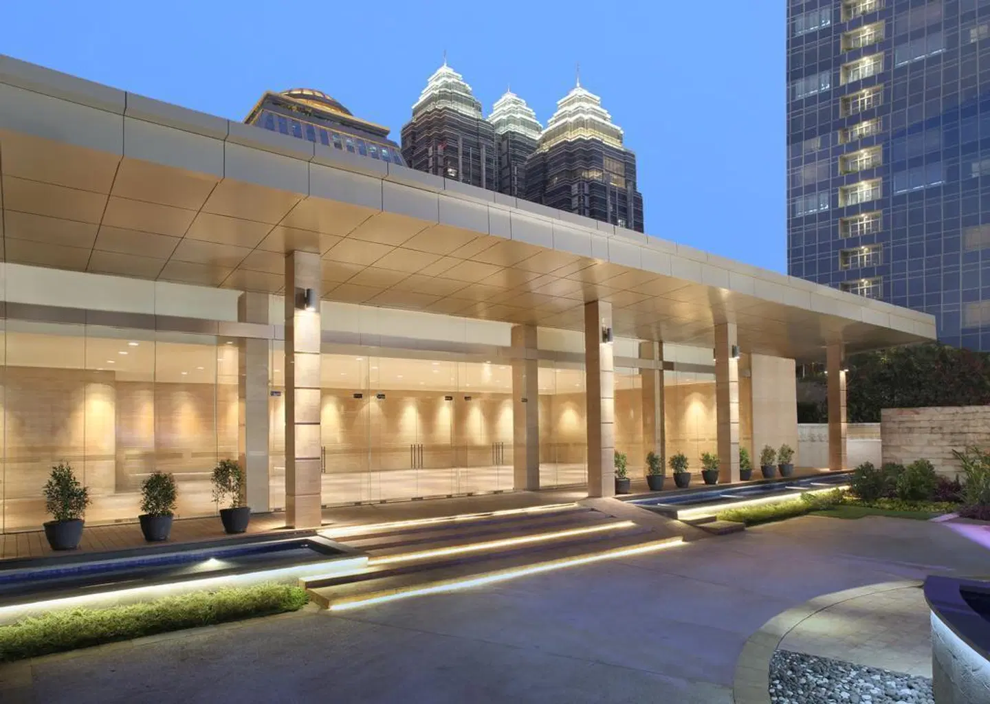 The Ritz-Carlton, Hotel Jakarta Pacific Place EXTERIOR