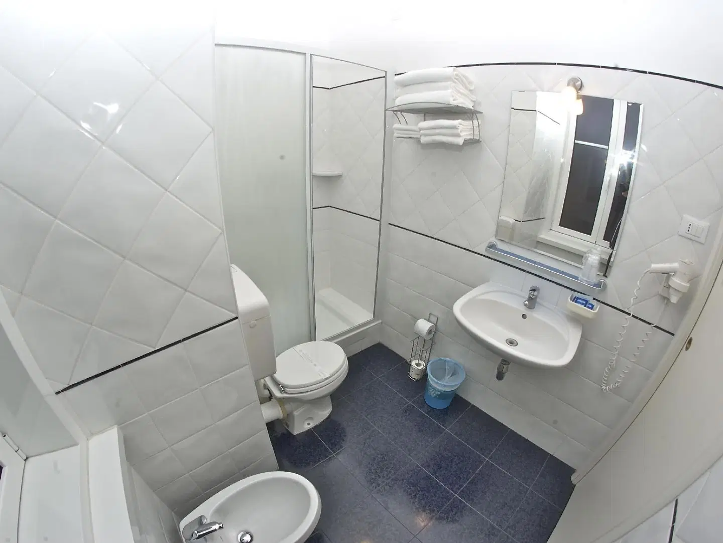 Nuovo Albergo Centro Badezimmer