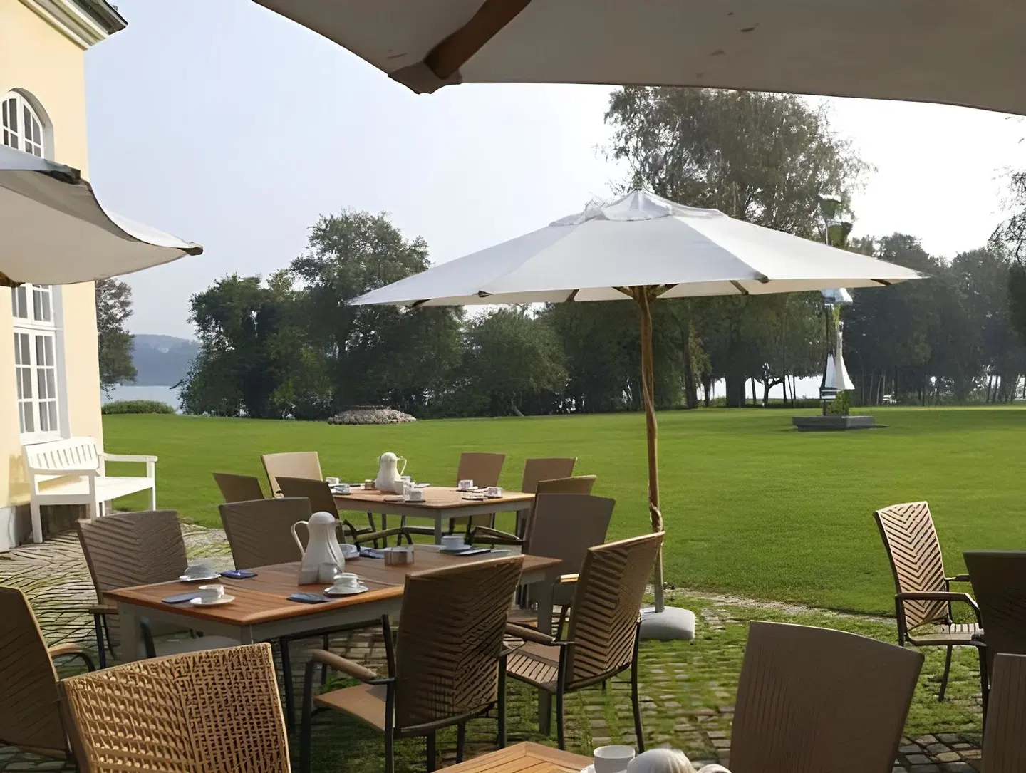 Sinatur Hotel Gl. Avernæs Terrasse
