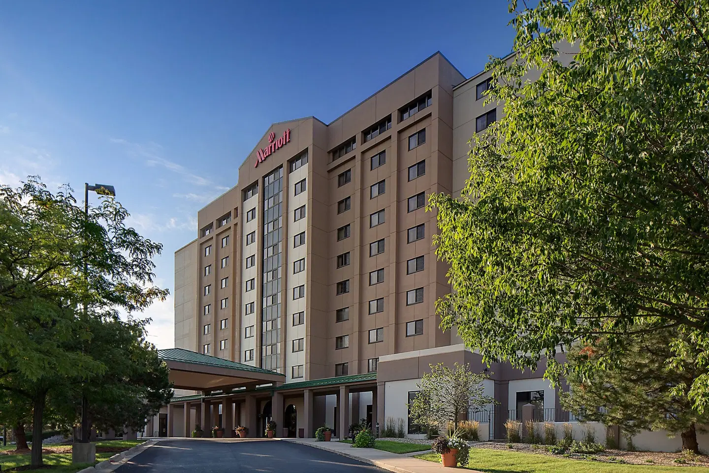 Madison Marriott West EXTERIOR
