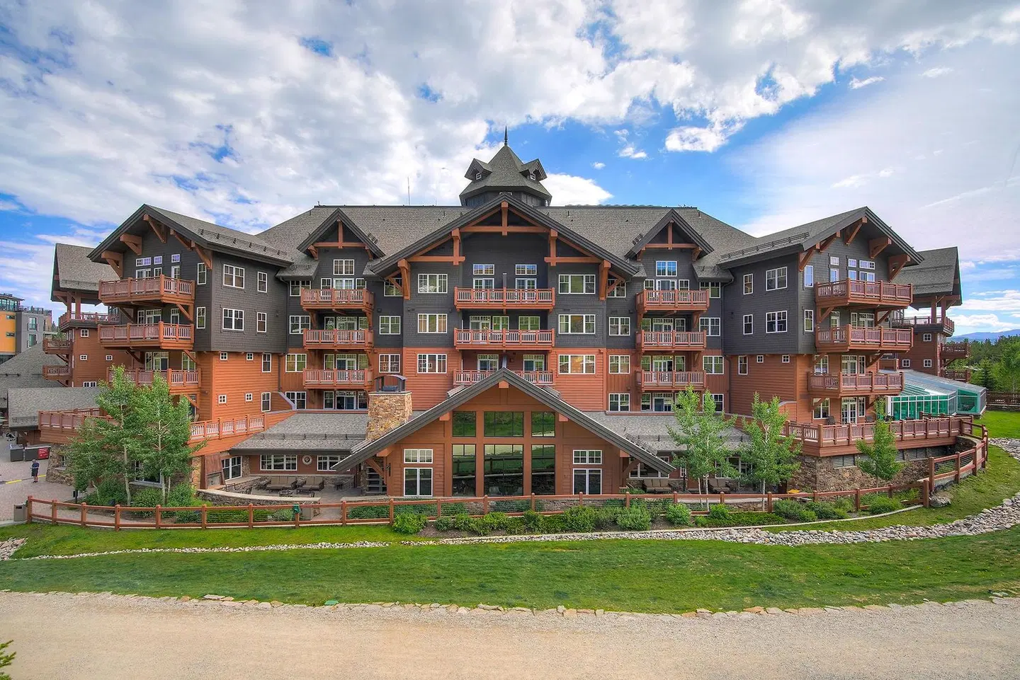 One Ski Hill Place, A RockResort EXTERIOR