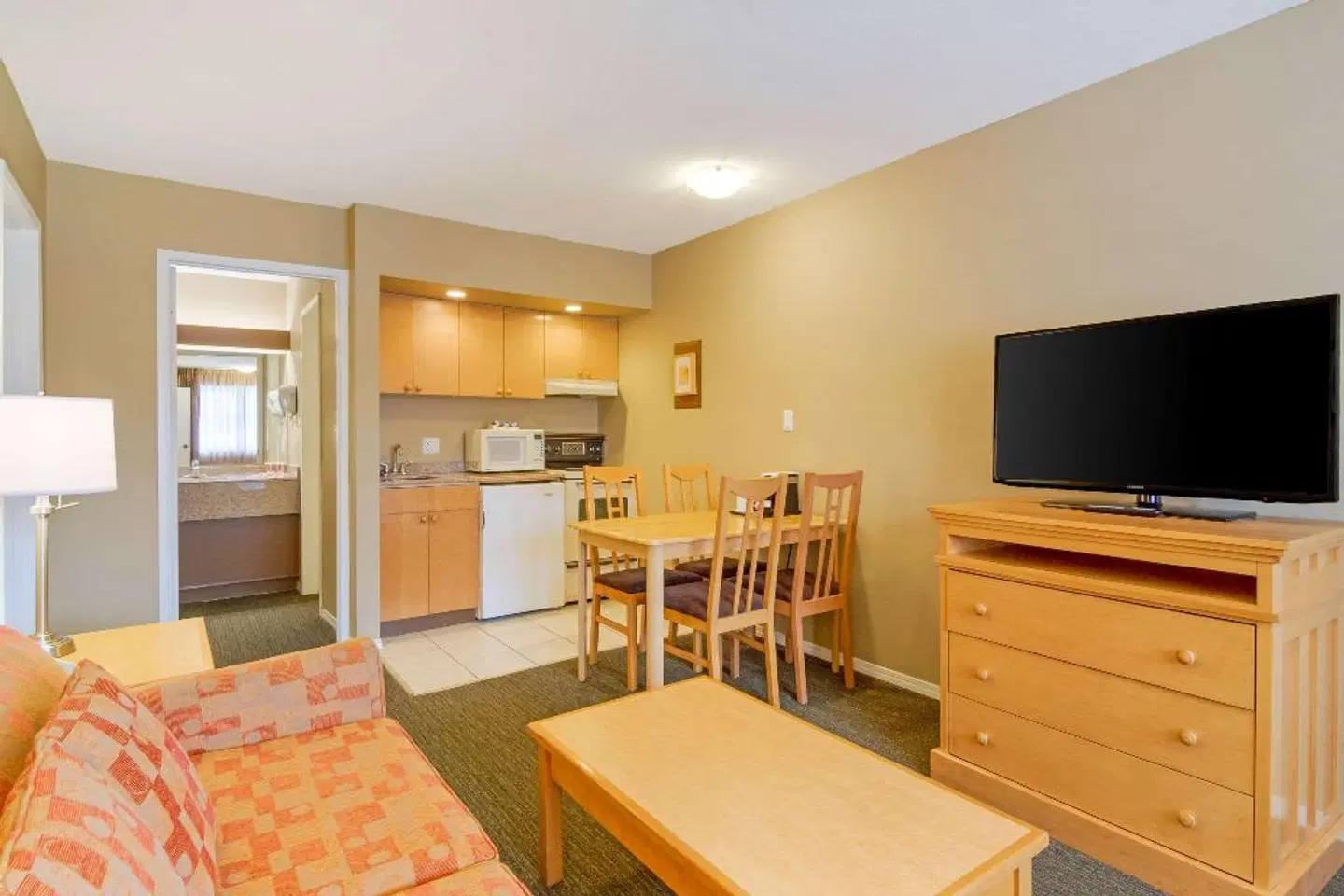 Econo Lodge Inn & Suites ROOM_EXAMPLE
