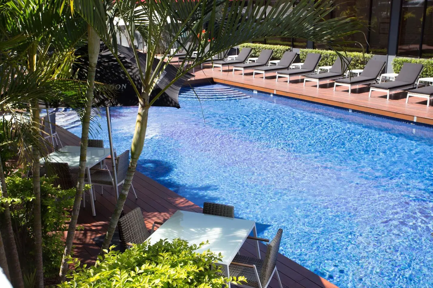 Royal On The Park OUTDOOR_POOL