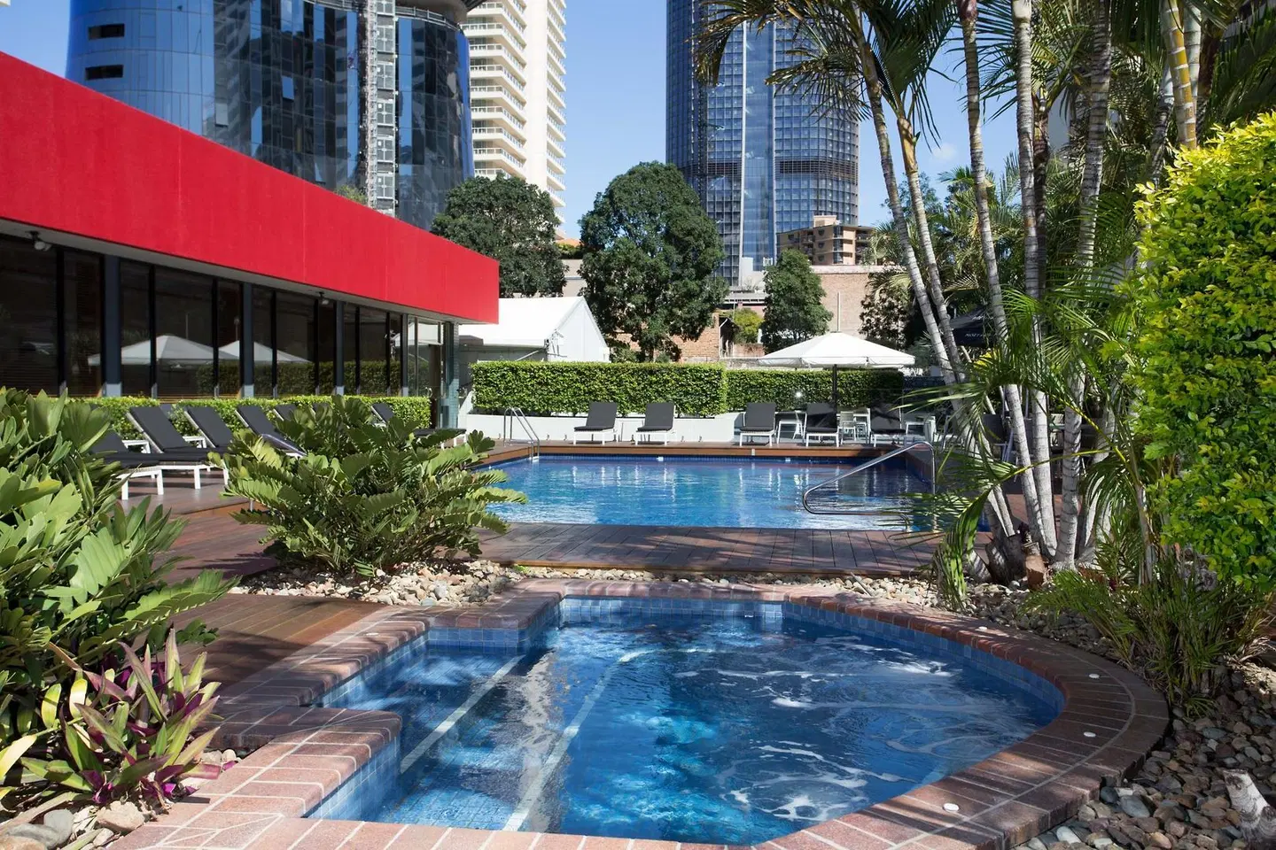 Royal On The Park OUTDOOR_POOL