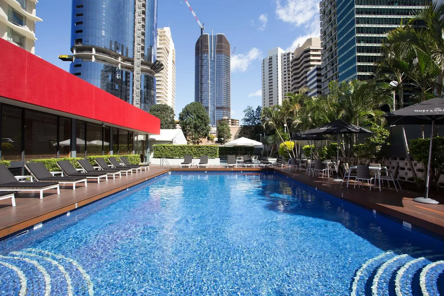 Royal On The Park OUTDOOR_POOL