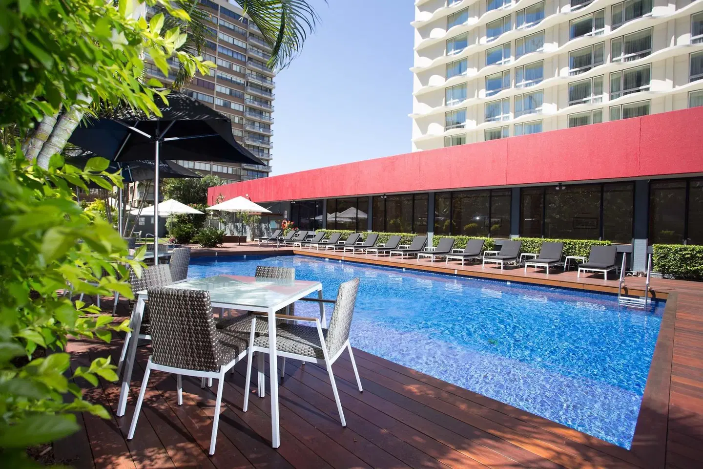 Royal On The Park OUTDOOR_POOL
