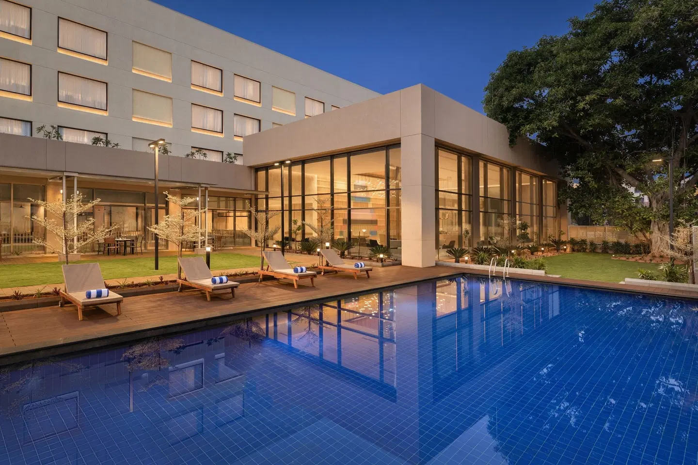 Courtyard by Marriott Tiruchirappalli OUTDOOR_POOL