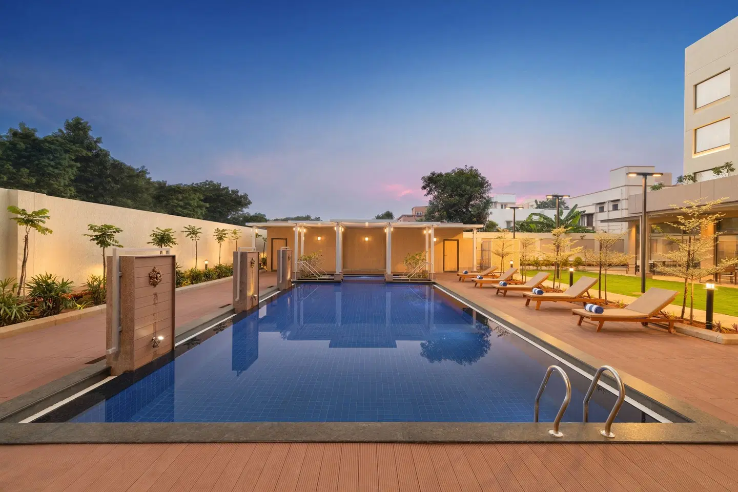 Courtyard by Marriott Tiruchirappalli OUTDOOR_POOL