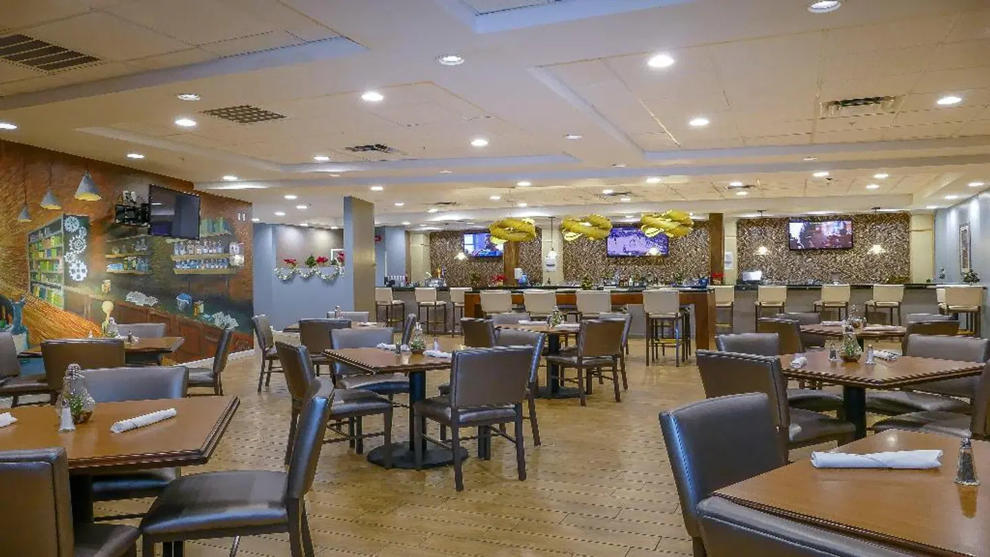 Holiday Inn Edison at Midtown Restaurant