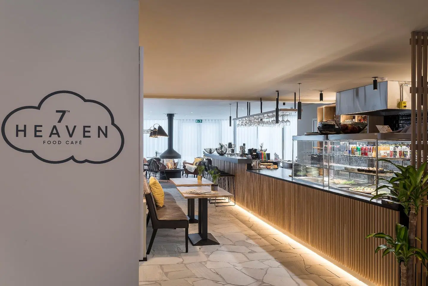 PREMIER SUITES PLUS Antwerp Bar