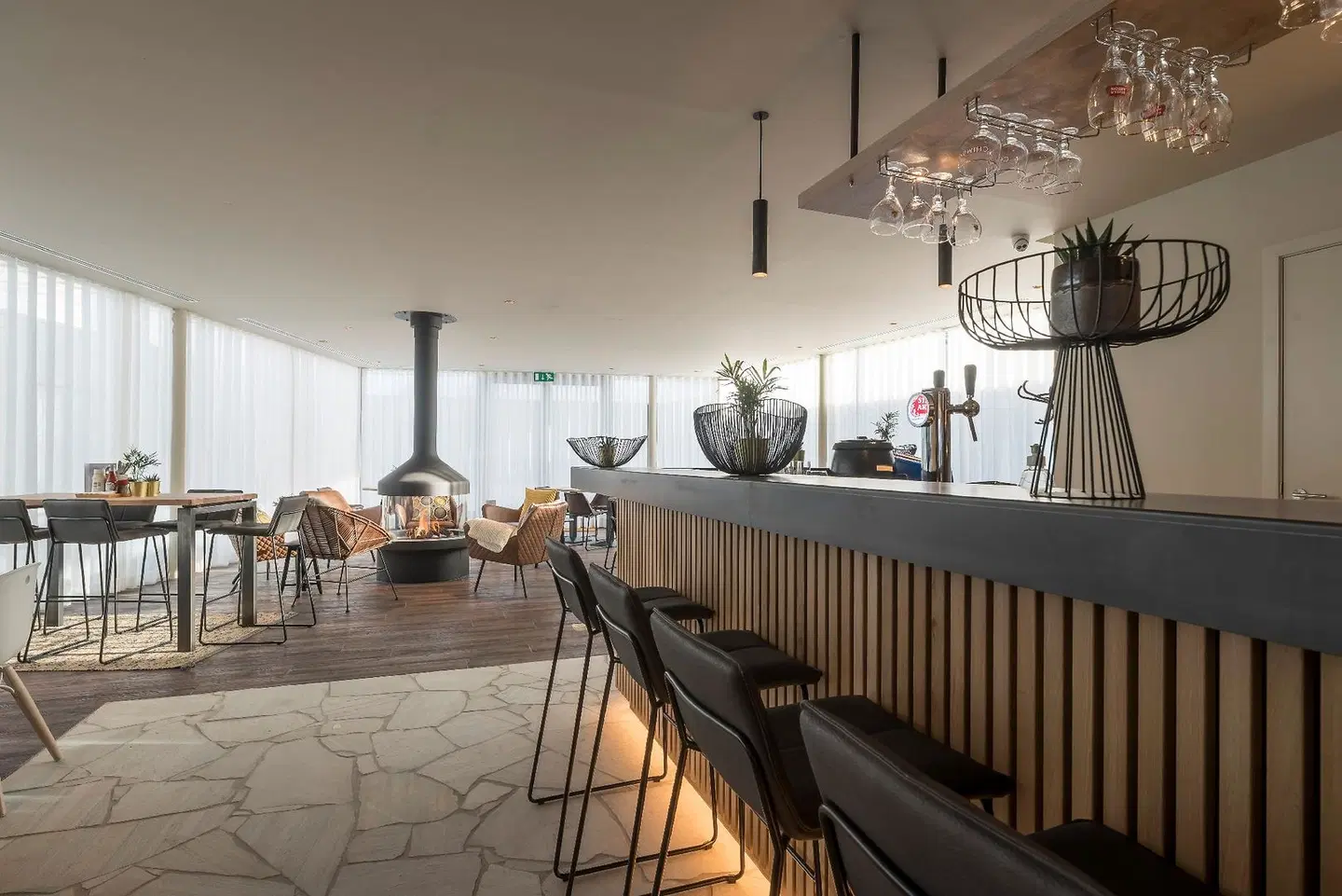 PREMIER SUITES PLUS Antwerp Bar