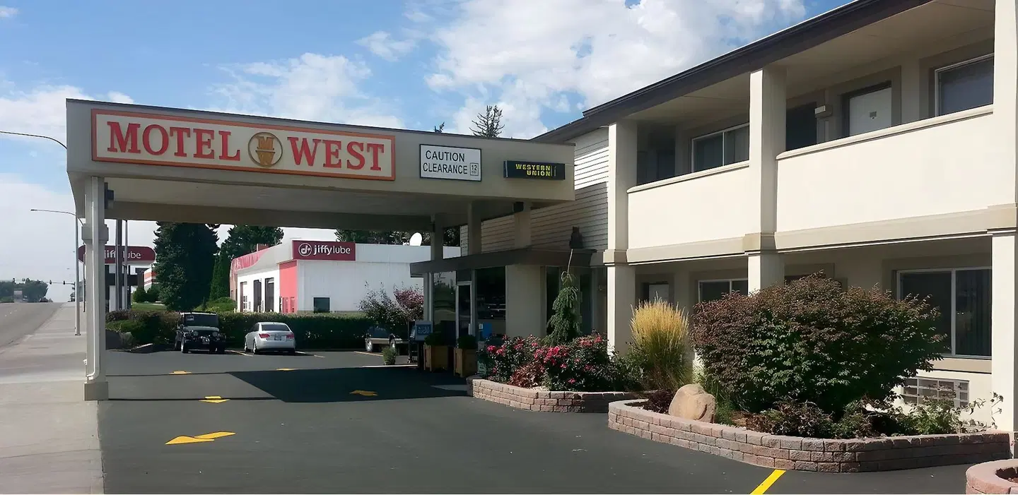 Motel West EXTERIOR
