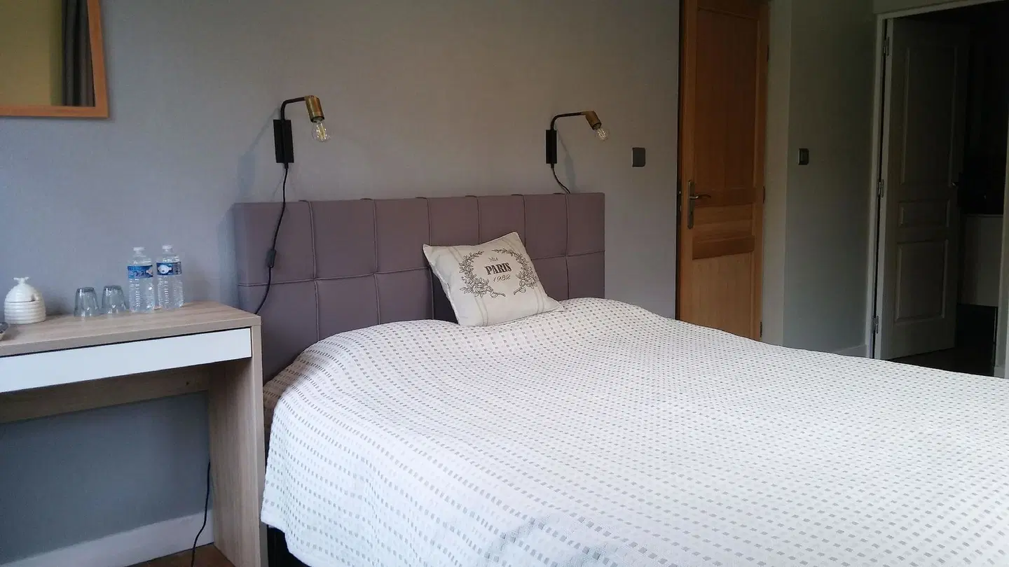 13 Bees ROOM_EXAMPLE
