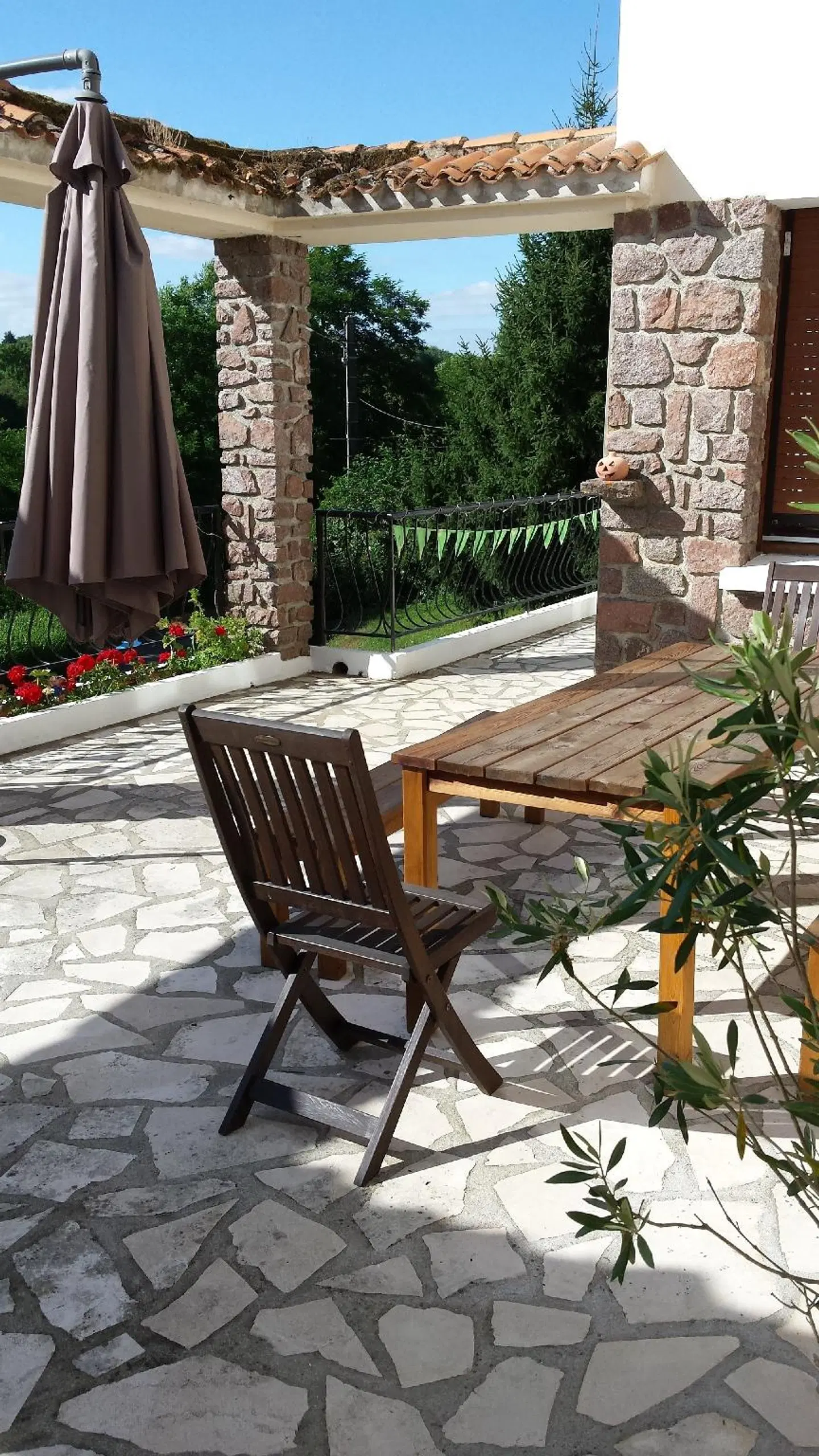 13 Bees Terrasse