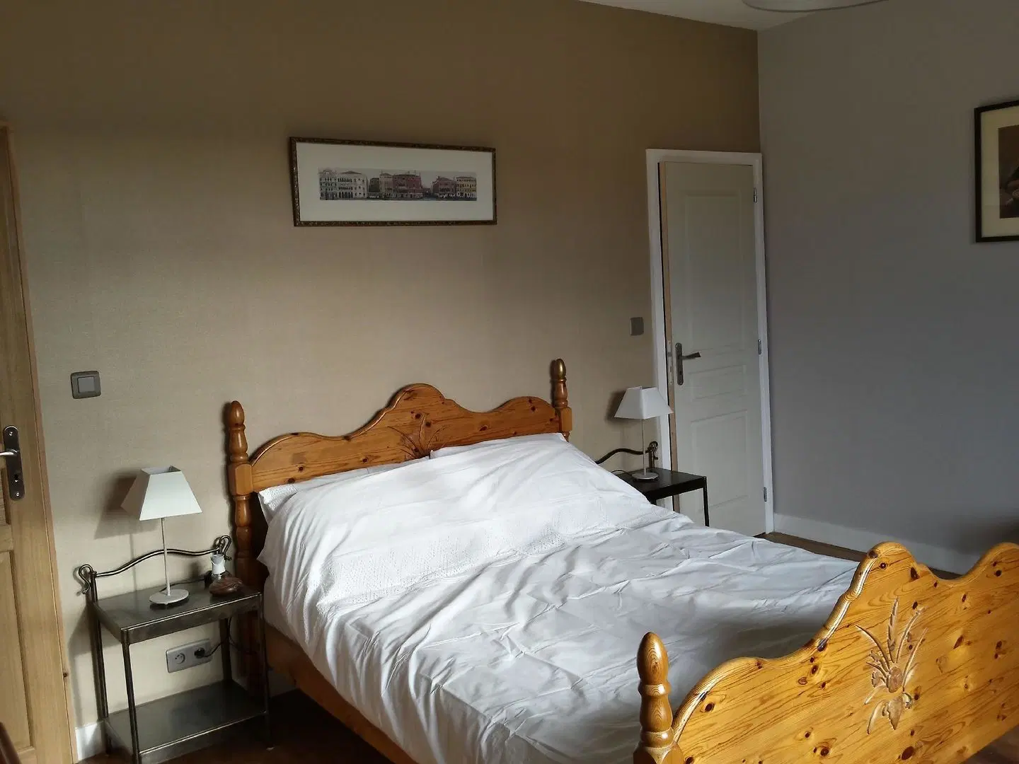 13 Bees ROOM_EXAMPLE