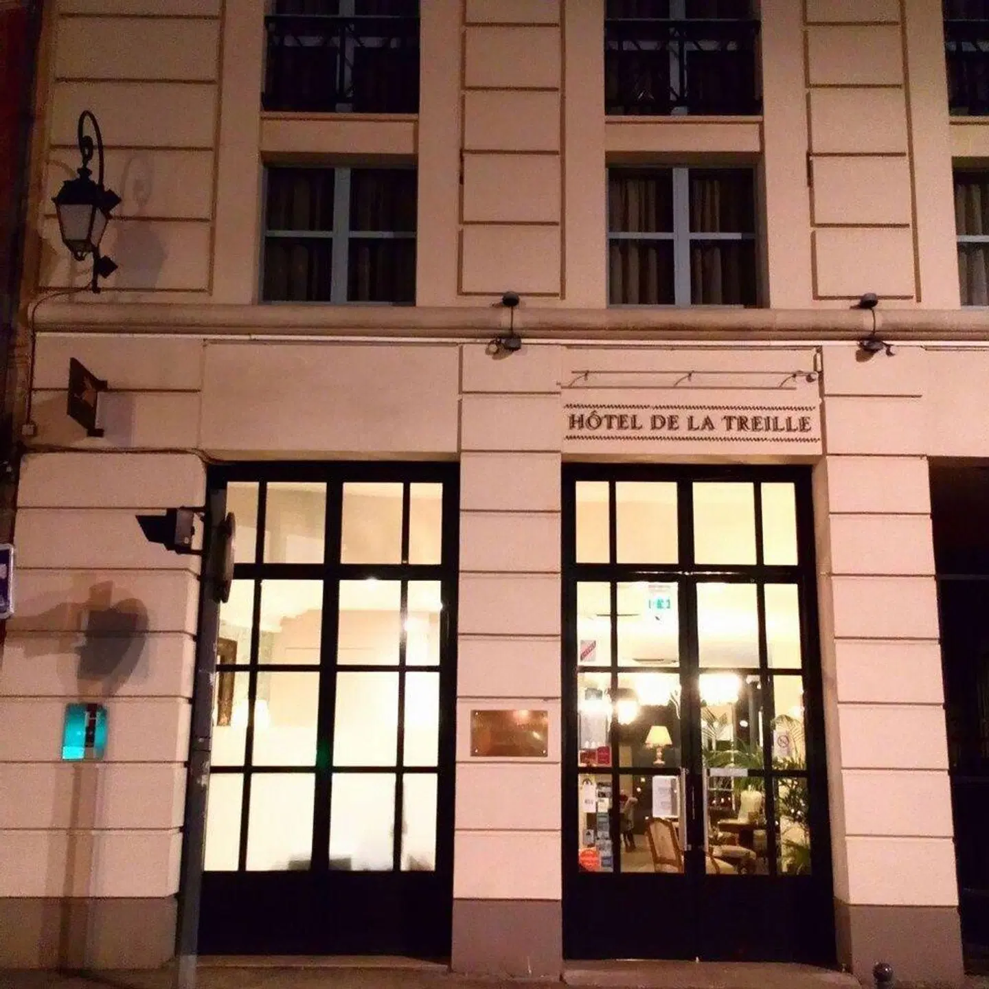 Hotel De La Treille EXTERIOR