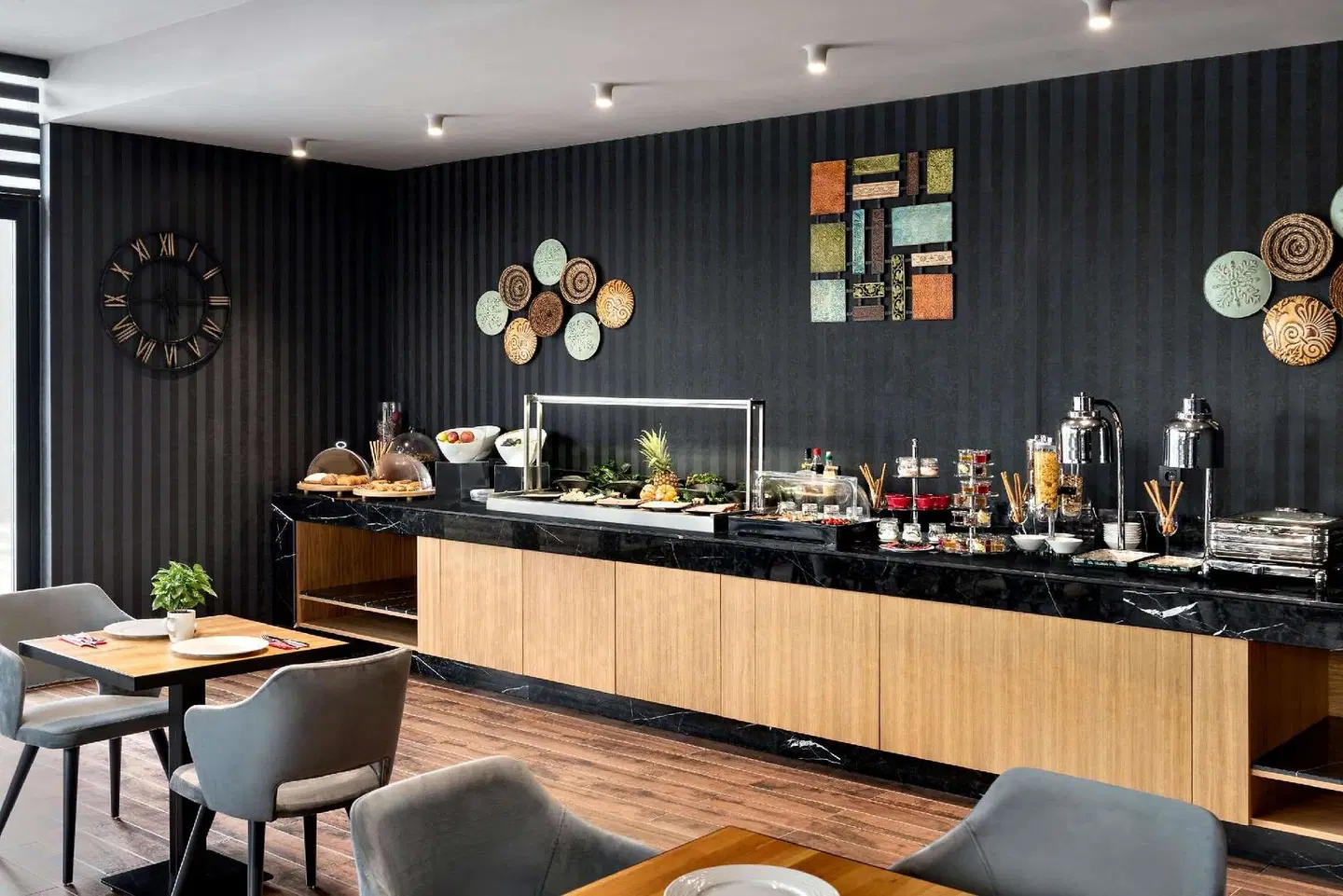 Ramada by Wyndham Budapest City Center Bar