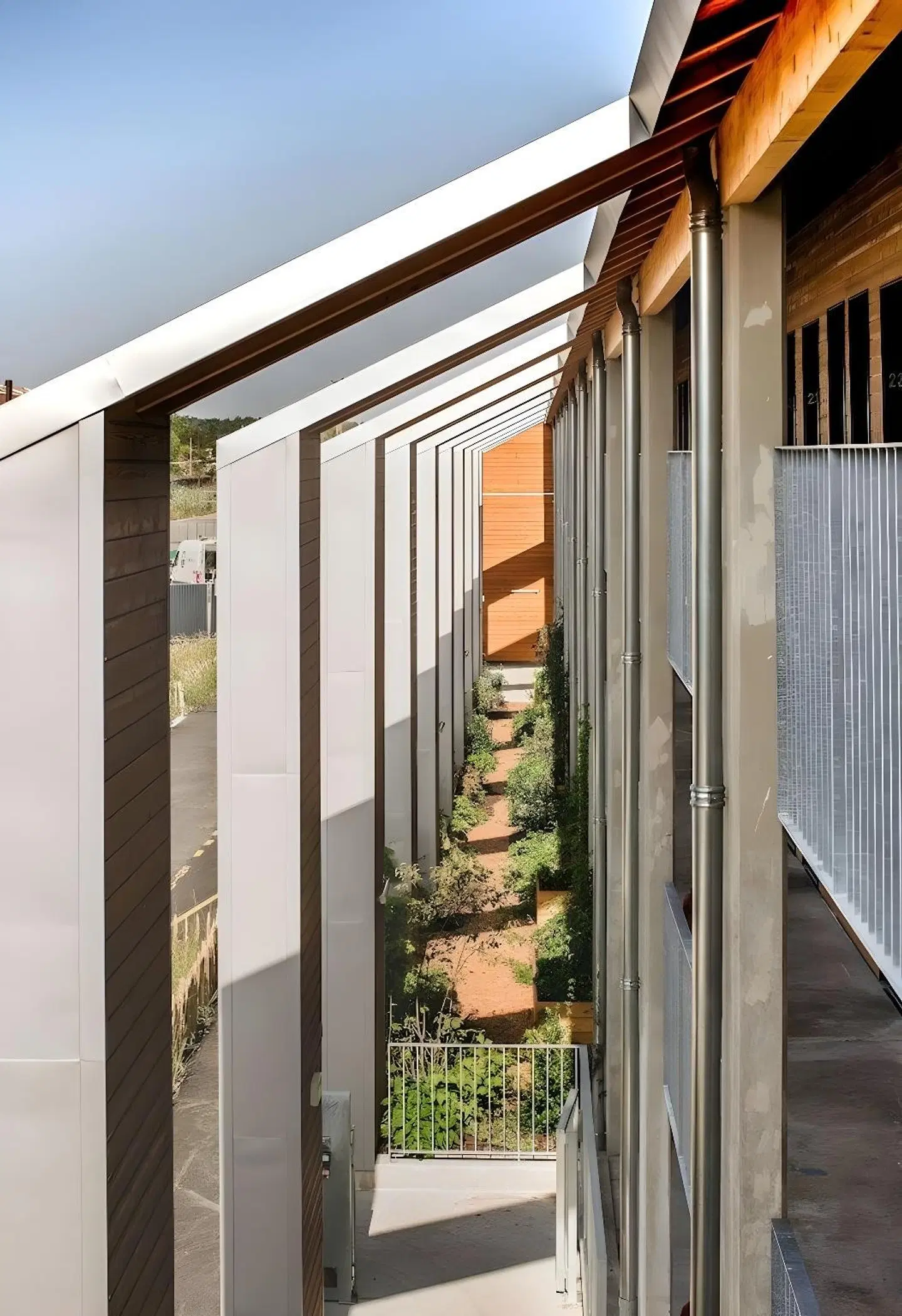 Eklo Bordeaux Centre Bastide - Hostel EXTERIOR