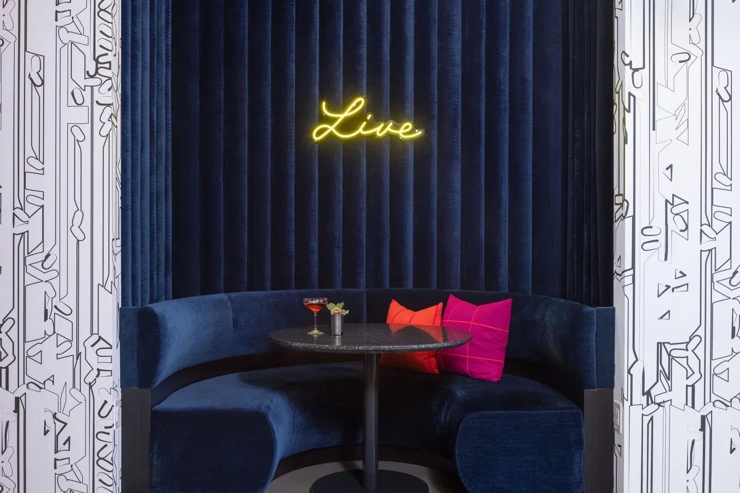 Aloft by Marriott Oklahoma City Quail Springs Bar