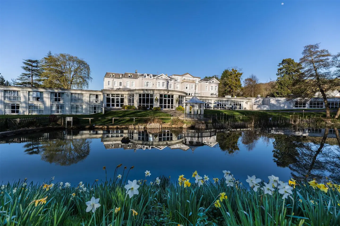 DoubleTree by Hilton Cheltenham OUTDOOR_POOL