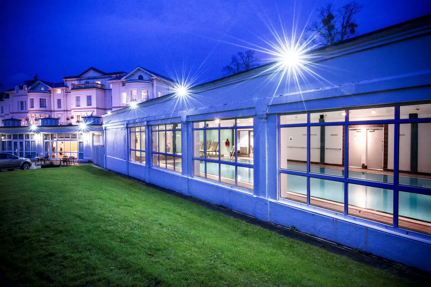 DoubleTree by Hilton Cheltenham Hallenbad