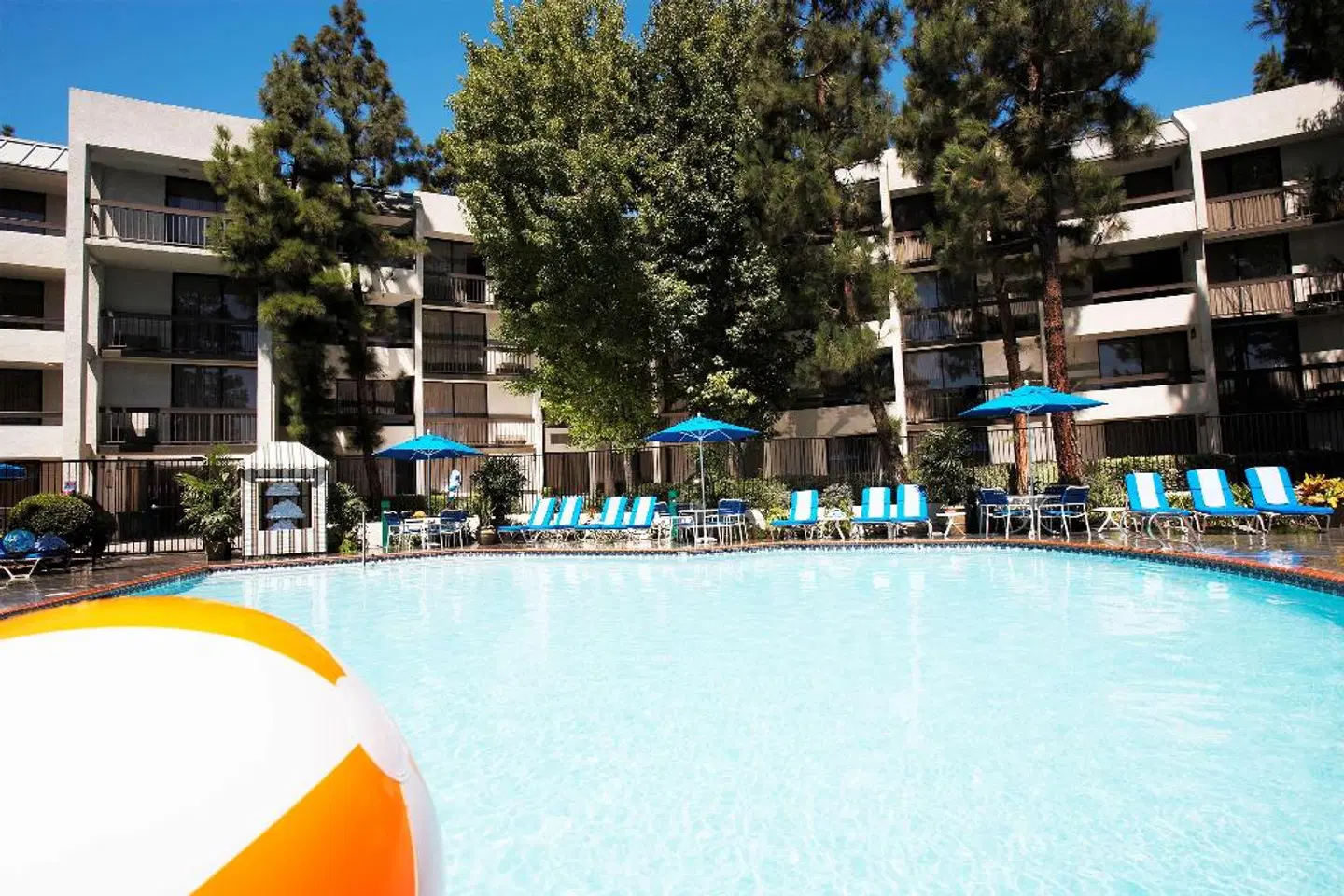 Howard Johnson by Wyndham Anaheim Hotel & Water Playground OUTDOOR_POOL
