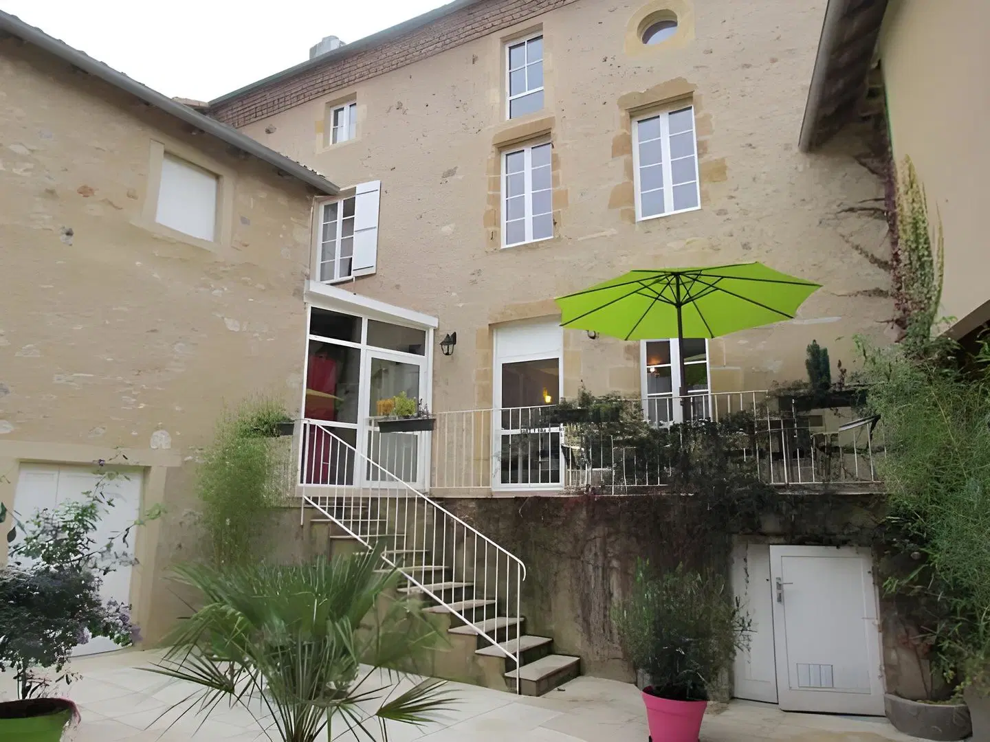 La Châtellenie EXTERIOR