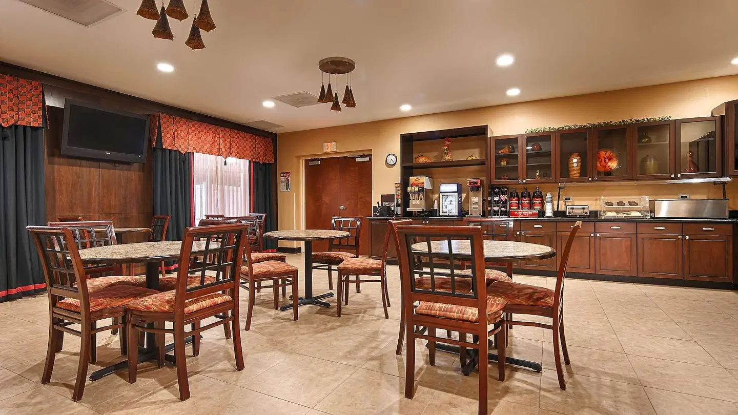 Best Western Plus Jacksonville West Bar