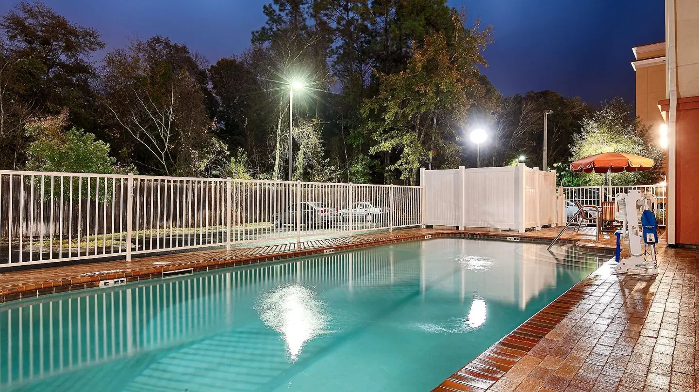 Best Western Plus Jacksonville West OUTDOOR_POOL