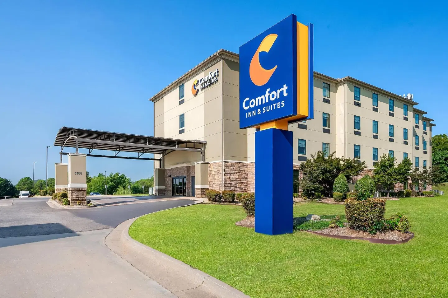 Comfort Inn and Suites Fort Smith EXTERIOR